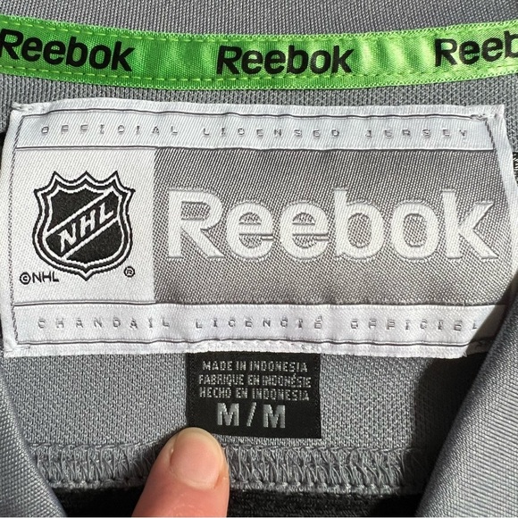 NWOT REEBOK / PITTSBURGH PENGUINS / NHL BLACK PRACTICE JERSEY SIZE M - Picture 5 of 7